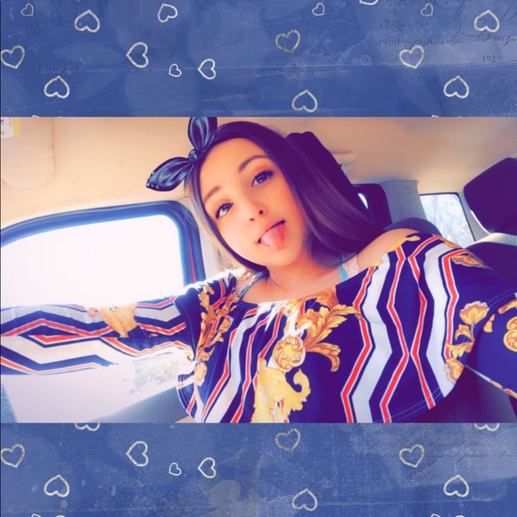 Meet your Posher, Britt 💙💙 - Picture 1 of 1